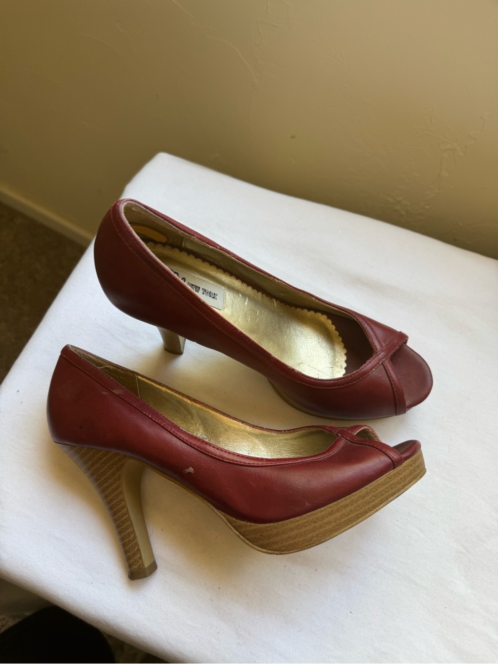 ❤️ Y2K SM New York Red Leather Peep Toe Platform Heels ❤️Size 8